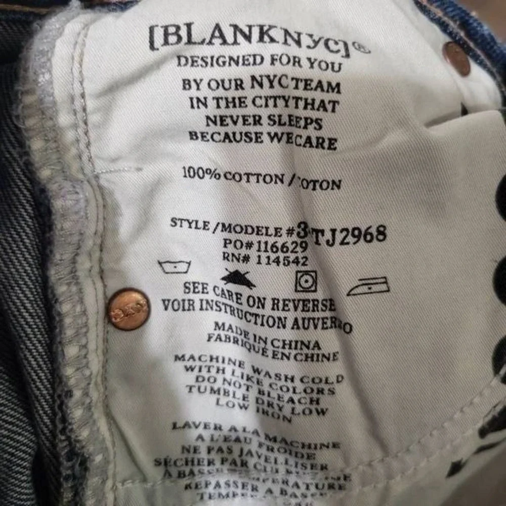 Blank NYC
V-front Baxter fit 
In my Head Straight Leg Jean - Picture 10 of 10
